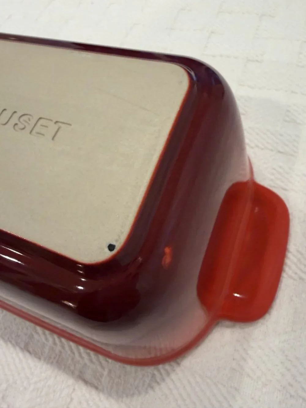 Le Creuset Cerise Red Rectangular Stoneware Baking Dish 9” Cream Interior
